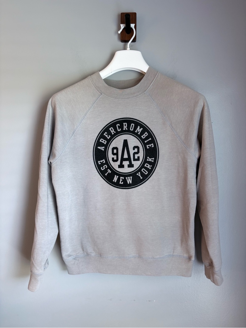 Abercrombie Kids Large Grey Raglan Crewneck Sweatshirt Graphic Logo Pullover